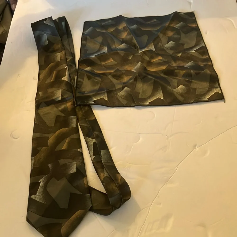 Men’s tie and hanky set